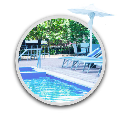 Pool e solarium con idromassaggio